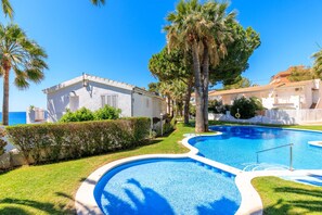 Pool - Mediterranean Beach House · AirCon · Pool · UHC CASAS BLANCAS 014 (Salou)