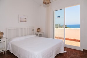 3 bedrooms, iron/ironing board, free WiFi, bed sheets - Mediterranean Beach House · AirCon · Pool · UHC CASAS BLANCAS 014 (Salou)