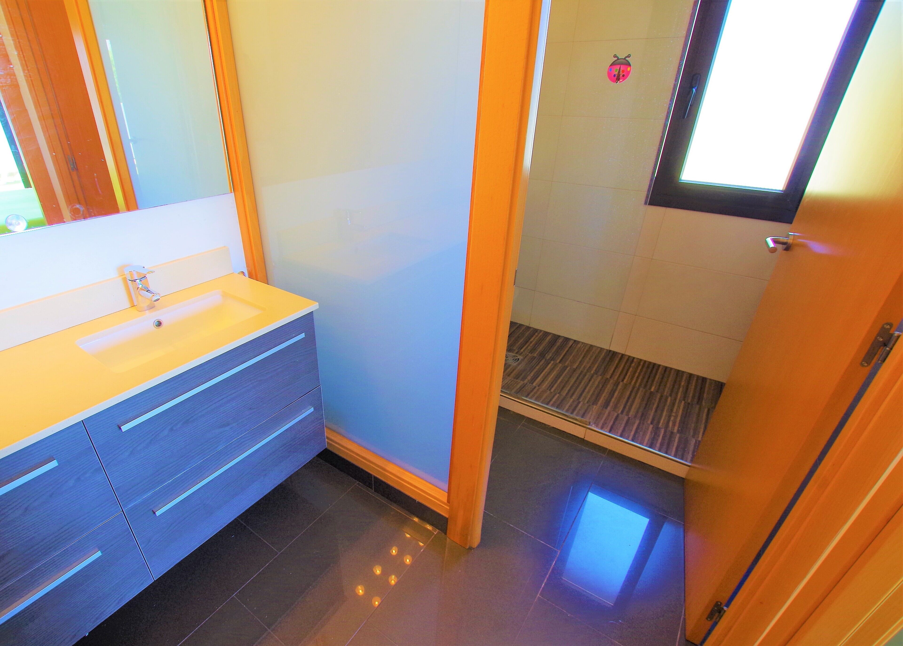 V&V LLORET-Villa Nicole: luxurious villa with private pool, barbecue, 3km beach