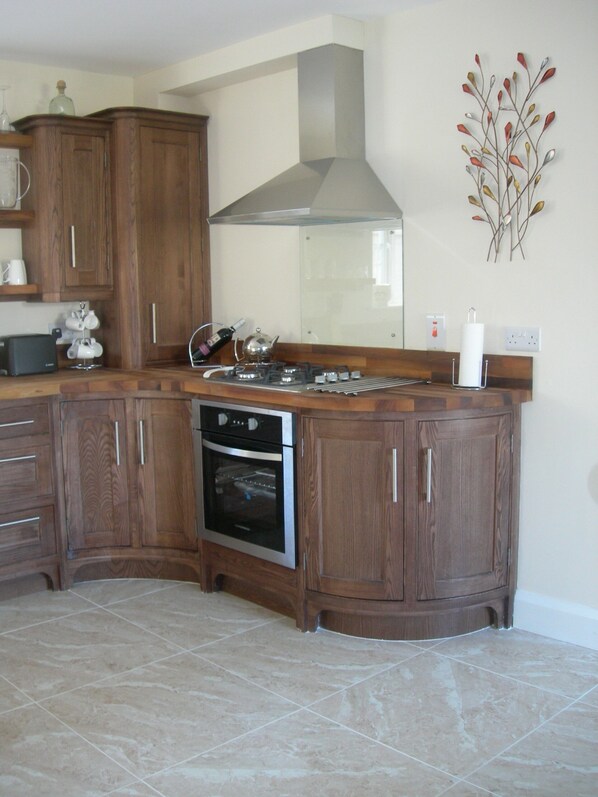 冰箱、微波炉、烤箱、炉灶