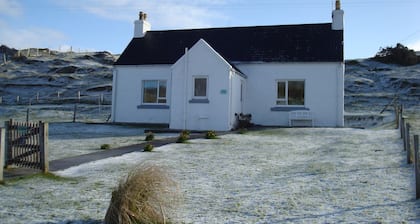 Harris White Cottage SEA & Loch näkymistä perinteinen moderni mökki