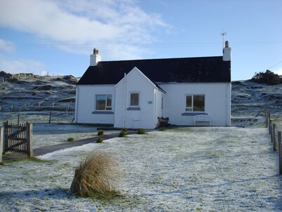 Harris White Cottage SEA & loch VIEWS from traditional modern cottage 