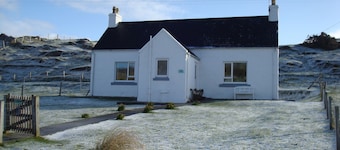 Harris White Cottage SEA & loch VIEWS from traditional modern cottage