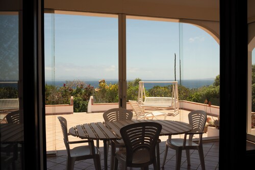 Quiet villa with sea-view garden – Carloforte Palm House