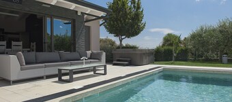 Villa Shanti—Entire Property for Families & Friends (4 apartments)