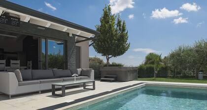 Villa Shanti—Entire Property for Families & Friends (4 apartments)