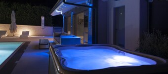 Villa Shanti with 4 apt—surrounded by tranquility, nature and Adriatic Sea