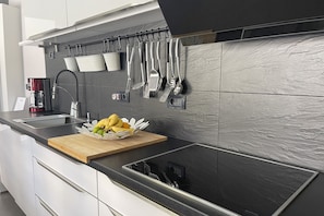 Réfrigérateur, four, plaque de cuisson, lave-vaisselle