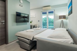 4 chambres, coffres-forts dans les chambres, fer et planche Ă repasser