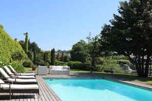 Een verwarmd zwembad