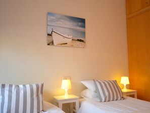 3 Schlafzimmer, Bügeleisen/Bügelbrett, Internetzugang, Bettwäsche