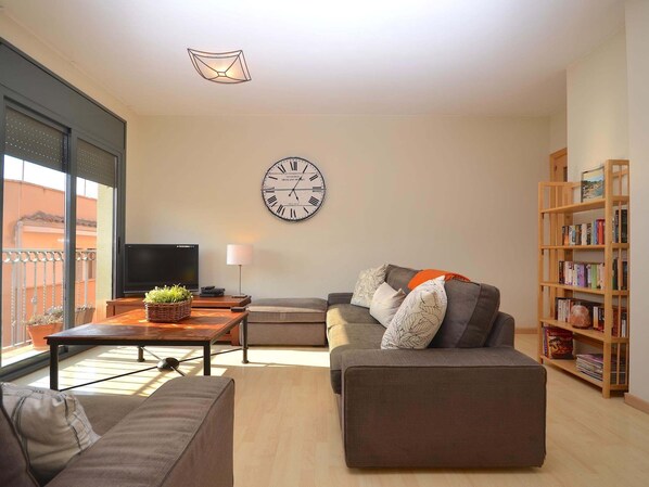 TV - Apartment with parking ang large private terrace (Sant Feliu de Guíxols)