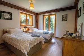 5 habitaciones, tabla de planchar con plancha, wifi y ropa de cama 