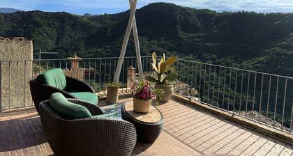 Maison typique Ă Belmonte Calabro avec vue sur la mer Terrazo