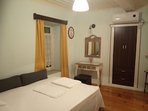 2 chambres, fer et planche à repasser, Wi-Fi gratuit, draps fournis