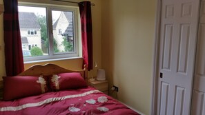 1 dormitorio, tabla de planchar con plancha, cuna de viaje y wifi gratis
