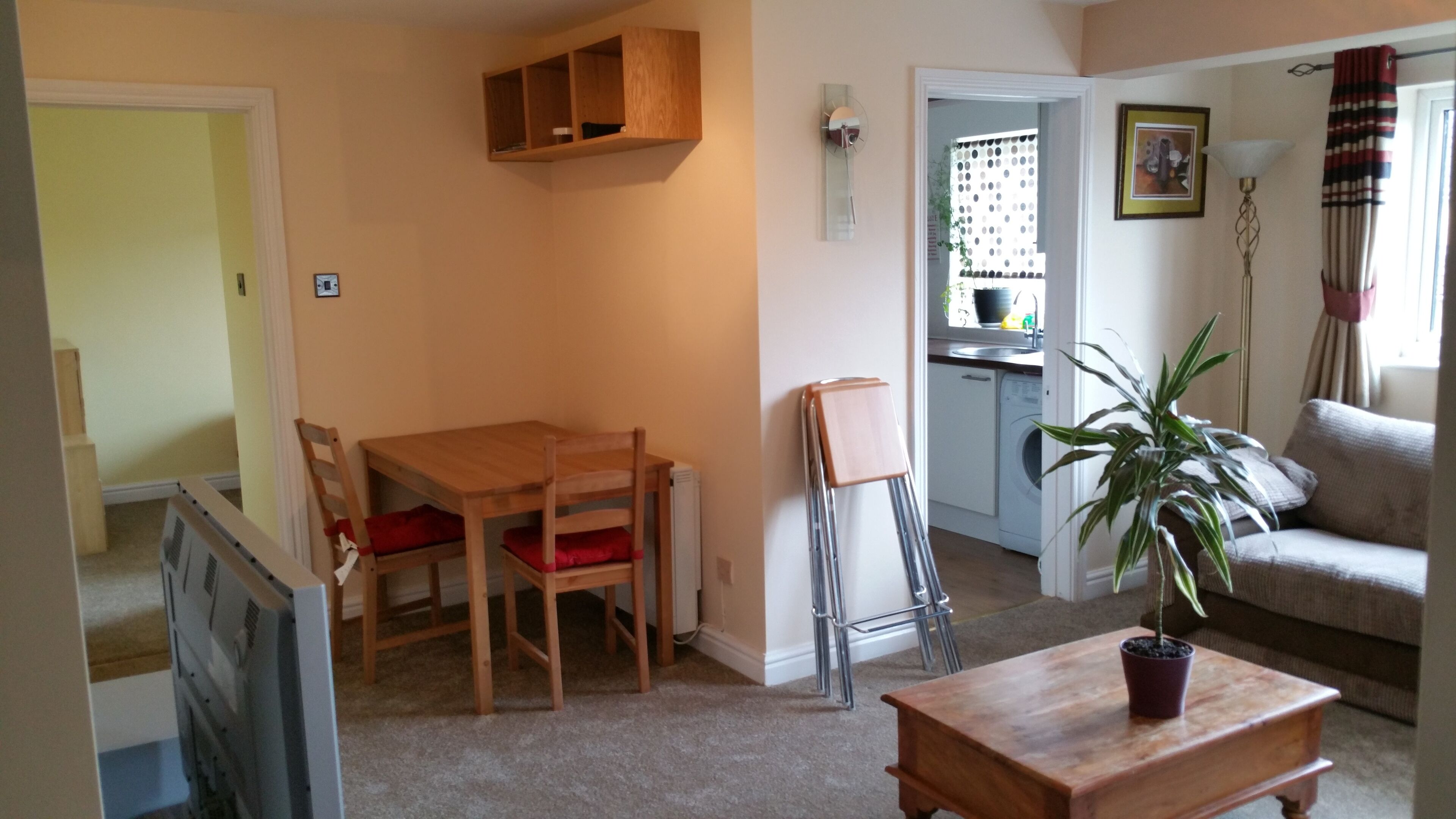 TV connectée, lecteur de DVD, livres, vidéothèque