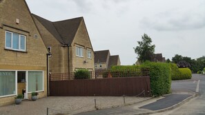 المنشأة من الخارج