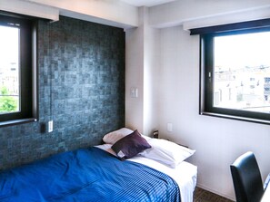 客室ごとに異なるインテリア、デスク、ノートパソコン用作業スペース、WiFi (無料)