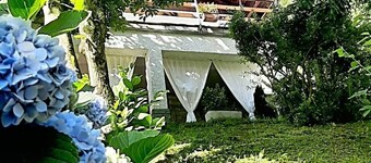 Chalet avec terrasse.