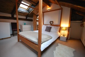 2 bedrooms, iron/ironing board, travel cot, free WiFi - Unique character chalet in central Samoens, 2 bedrooms, sauna, log fire, terrace (Samoëns)