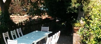  Villa avec 6 chambres doubles et 5 salles de bains. Vue sur la rivière, piscine et à pied de la ville