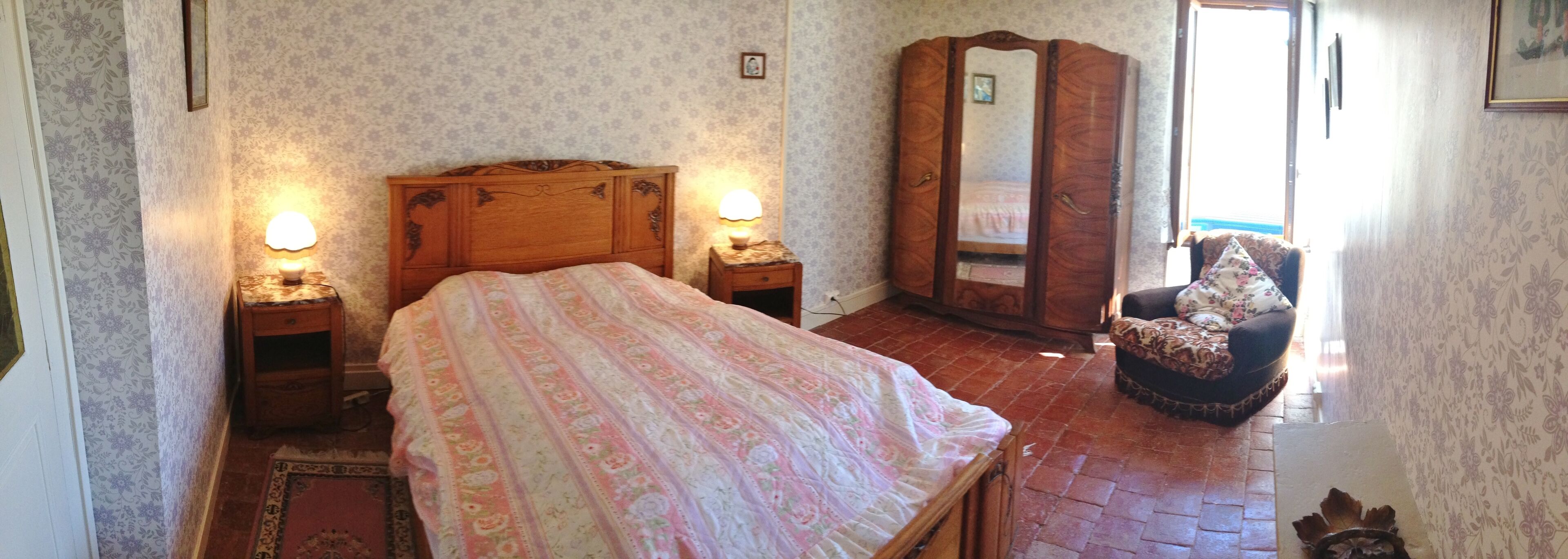 Two-bedroom house in a charming canal village, Burgundy, France with free wifi