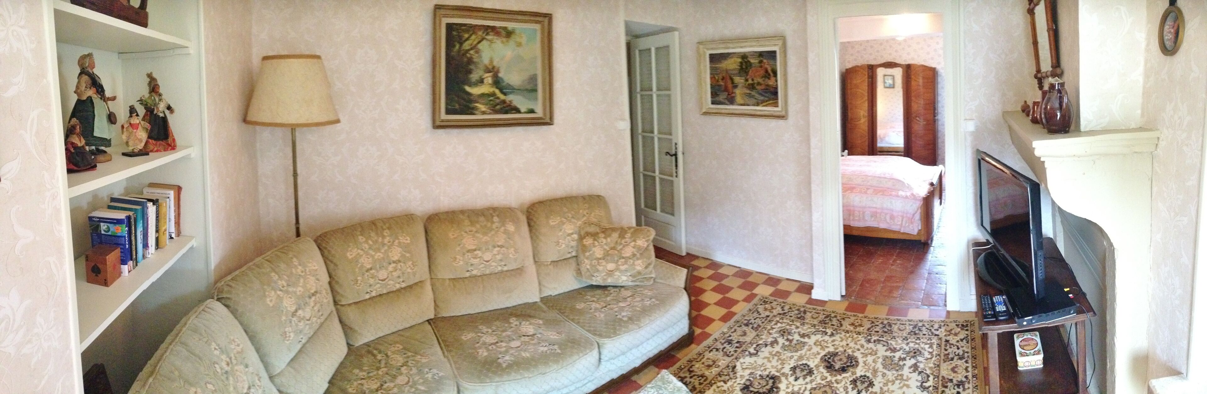 Two-bedroom house in a charming canal village, Burgundy, France with free wifi