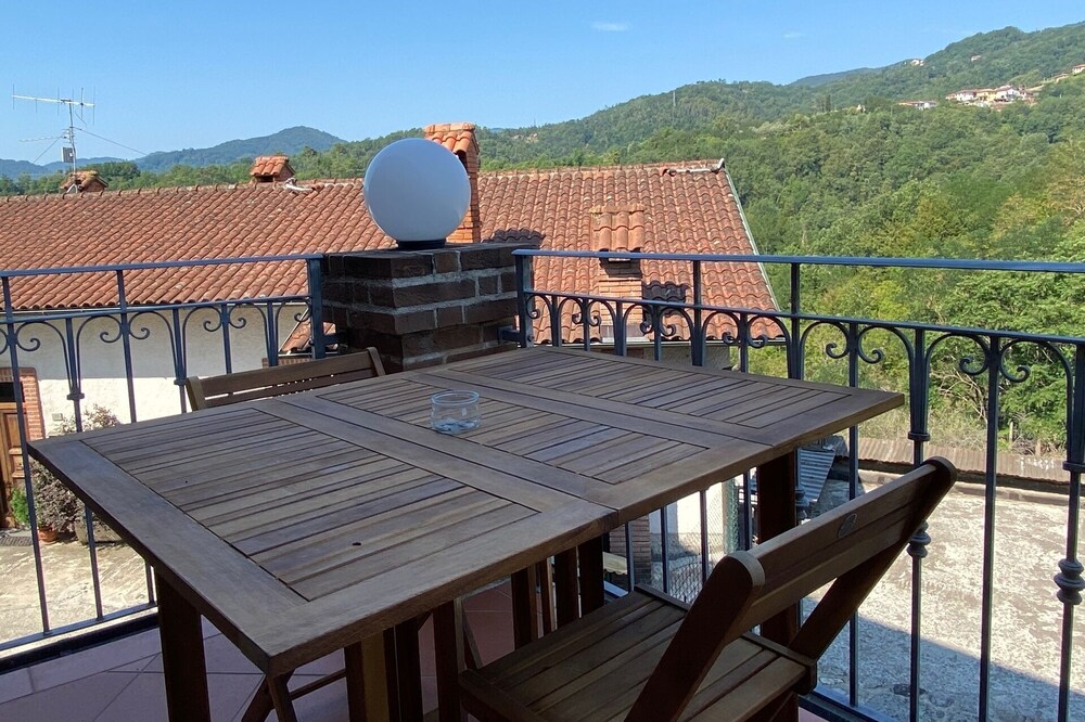 Apartment with balcony close to Cinque Terre