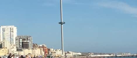 Una spiaggia nelle vicinanze