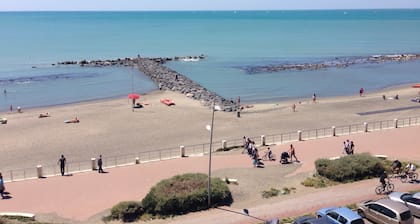 BEAUTIFUL SEA FRONT MANSARD