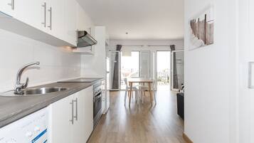 Fridge, microwave, oven, coffee/tea maker