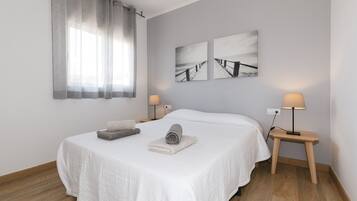 2 slaapkamers, een strijkplank/strijkijzer, beddengoed