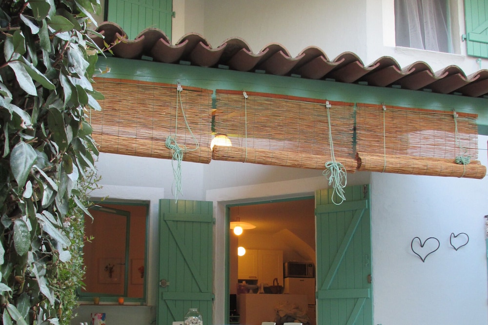 Saint Cyprien La Maison des Coeurs, mini villa at 250 m. from the sea
