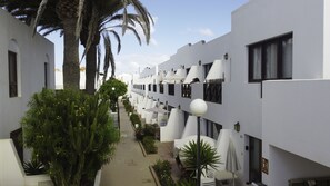 Property grounds - Aloha Corralejo beach appartament, terrace whit sea view, WIFI, free (Corralejo)