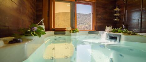 Dusche, Whirlpool, Haartrockner, Handtücher