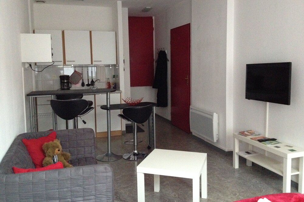 Nice studio completely renovated in the city center