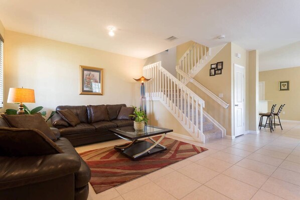 Smart-TV, Videospiele, DVD-Player, Tischtennisplatte