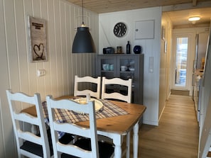 Dining - Fishing lodge right by the sea in a fantastic location with good fishing opportunities (Korshamn)
