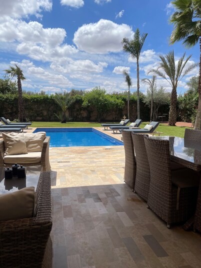 LUXURY VILLA WITH PRIVATE POOL AND 4 SUITES