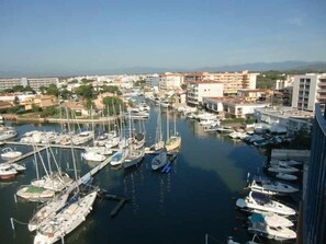 Marina - APARTMENT WITH VIEWS TO THE CANAL (Roses)