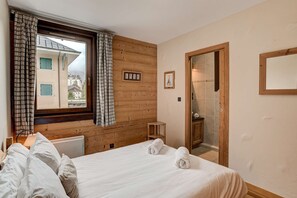 2 slaapkamers, een strijkplank/strijkijzer, wifi, beddengoed