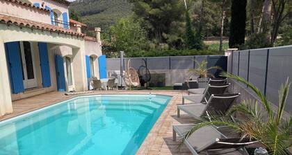 Villa contemporaine T5 avec piscine Ă CASSIS