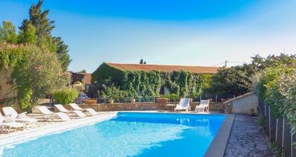 Gite en pierres 4* clim dans domaine viticole avec grande piscine