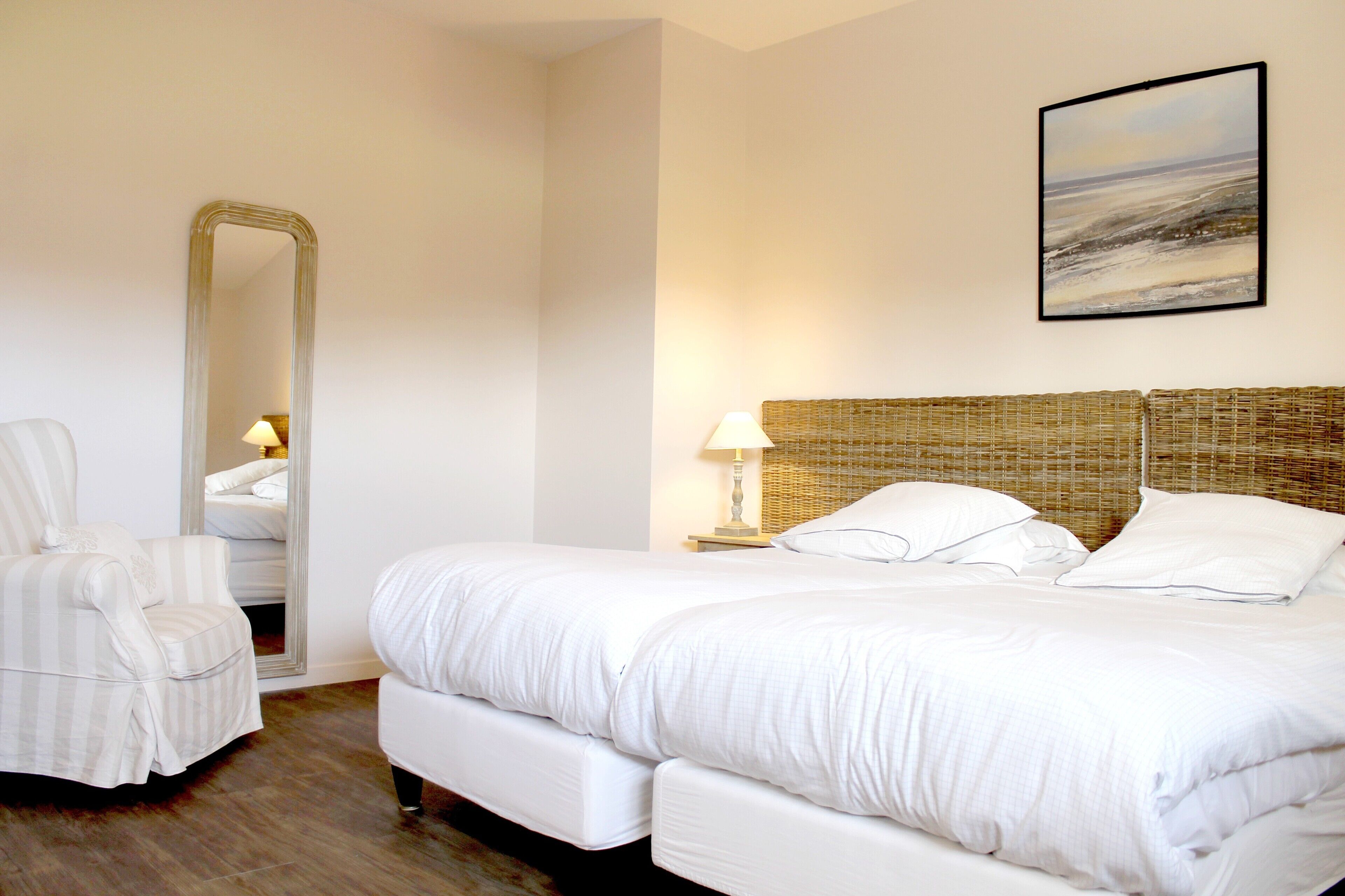 4 slaapkamers, een kluis op de kamer, een strijkplank/strijkijzer, wifi