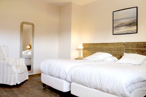 4 bedrooms, in-room safe, iron/ironing board, WiFi