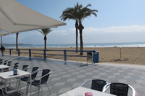 Plage à proximité, chaise longue