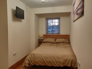 3 bedrooms, iron/ironing board, travel crib, free WiFi