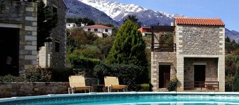 Stratos Villas Chania con piscina e vista mare