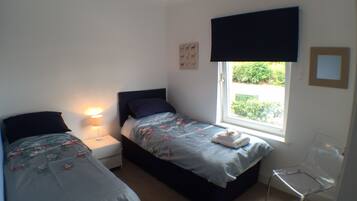 4 bedrooms, iron/ironing board, WiFi, bed sheets